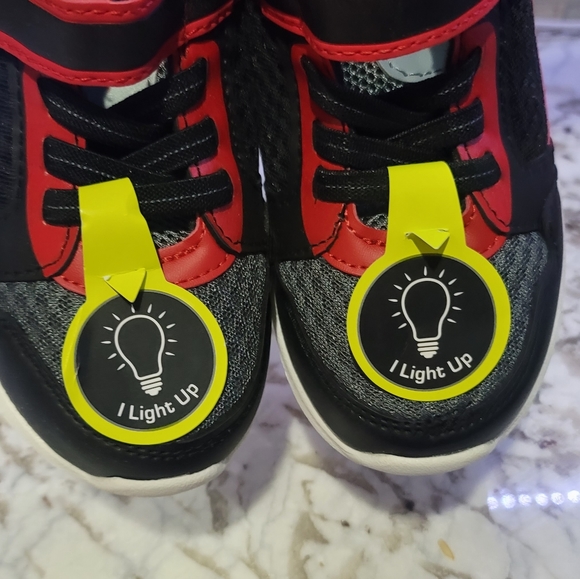 Athletic Works Memory Foam Kids Red/Black Light Up Sneakers - Picture 4 of 8